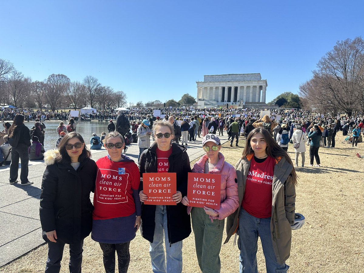 CleanAirMoms_DC's tweet photo. Today we joined scientists, researchers, public health professionals, and advocates at the #MarchforScience🧬 https://t.co/1HoxGt3kQc