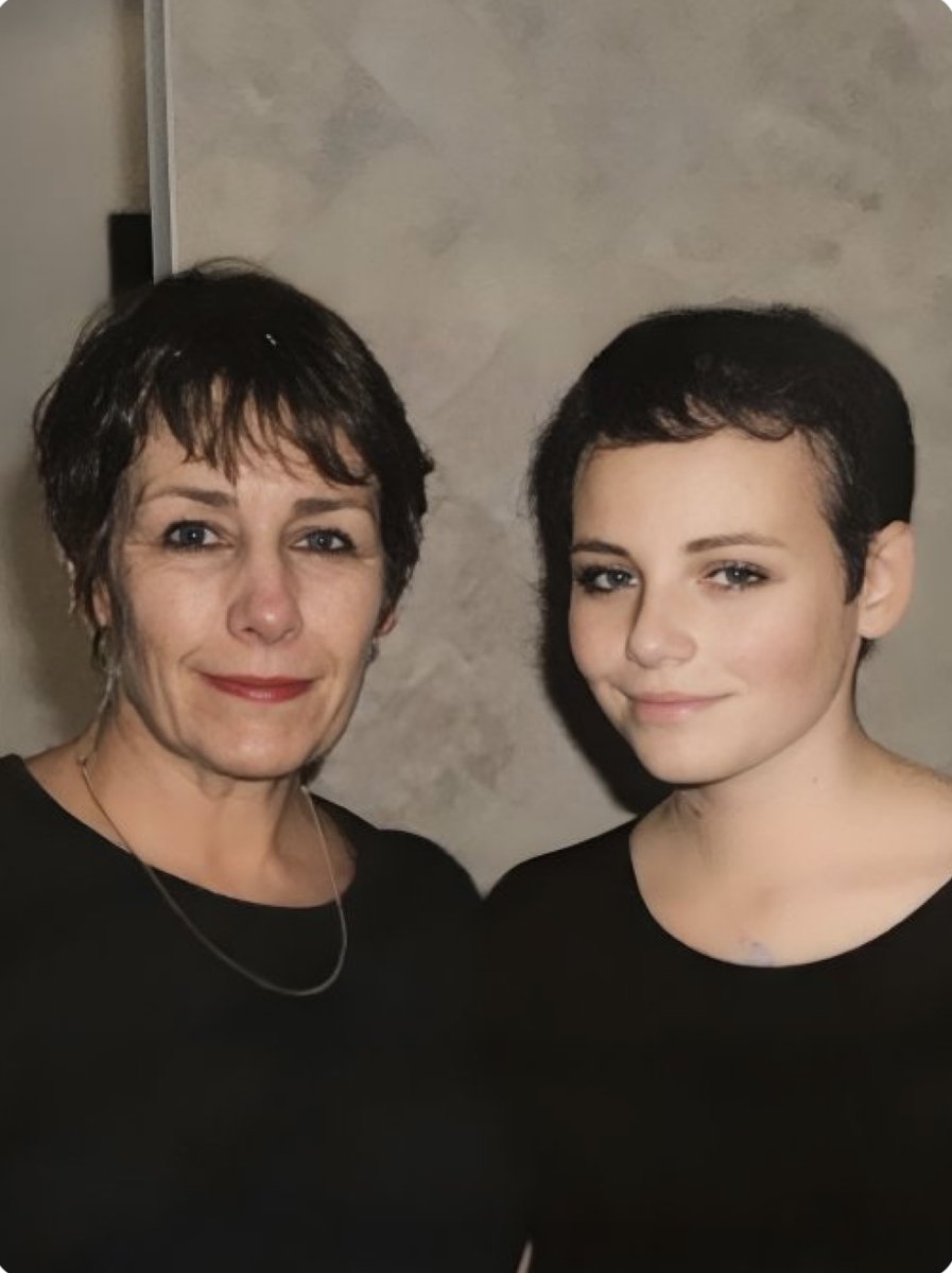 18.2.97 -24.2.2016
Age 19 years 5 days

Sleep well Charlotte I'll never stop raising awareness of the brain cancer that took you 9 years ago.
Mummy xx
 
charlottesbag.com

We are a self funding charity every penny of every donation goes to Charlotte's Lab based at King's