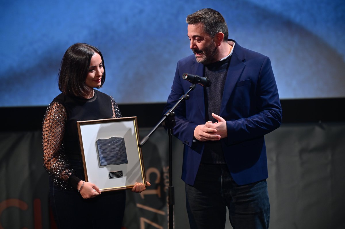 FestivalCineMed's tweet photo. ✨ Ya podemos decirlo alto y claro: ¡queda inaugurada la #38SECIME!

El auditorio Emiliano Allende ha acogido una emotiva gala de inauguración en la que se ha homenajeado al presidente de la @Academiadecine, Fernando Méndez-Leite, y al director y fotógrafo Juanma Carrillo. https://t.co/0eq6xvwRRz