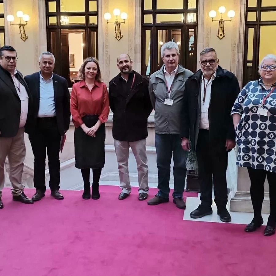 Rsanchez8's tweet photo. Nuestro más profundo agradecimiento a los diputados @AlbertoBondesio @sjaurrieta y @CarriErnesto y a toda la fracción de @socialistes_cat por la resolución presentada en el Parlament de Catalunya y por defender los DDHH y la democracia en Venezuela https://t.co/xNTd3aWAd6