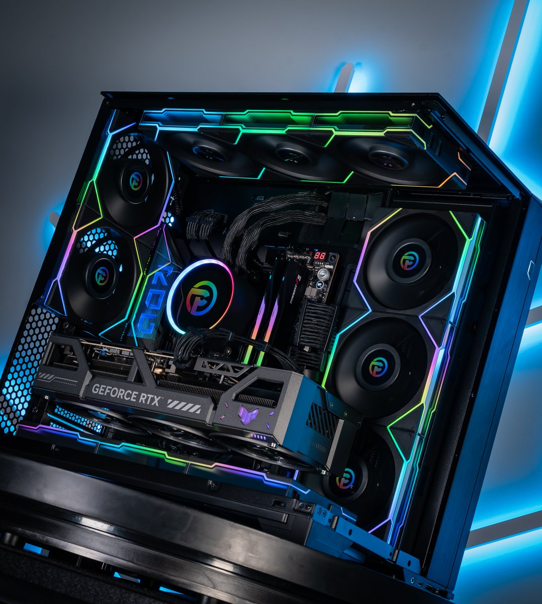 Brparadox's tweet photo. We just finished @Parasite's new $6,500 PC 🔥🔥

Specs:

ASUS TUF RTX 5090 32GB
AMD Ryzen 7 9800X3D
ASUS X870E Crosshair Hero
G.Skill 48GB RGB RAM 8000Mhz
NZXT Kraken Elite 360mm AIO
Lian Li O11 Vision Compact https://t.co/zsej3RHNQM