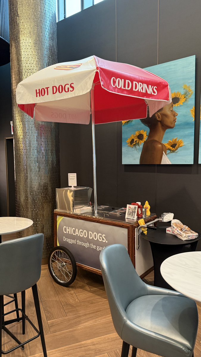 Let’s grab my last Chicago dogs and fly back home! 
Thank you #ISA2025 for bringing me a lot of fun! Thanks <a href="/ISAICOMM/">ISA ICOMM</a> for the recognition of my research ! Such an encouragement ! 
See you in #Columbus in #Ohio!