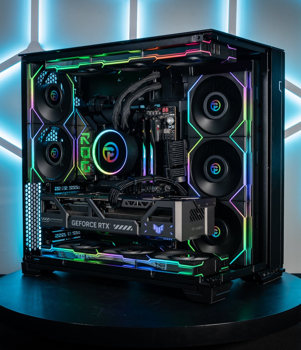 Brparadox's tweet photo. We just finished @Parasite's new $6,500 PC 🔥🔥

Specs:

ASUS TUF RTX 5090 32GB
AMD Ryzen 7 9800X3D
ASUS X870E Crosshair Hero
G.Skill 48GB RGB RAM 8000Mhz
NZXT Kraken Elite 360mm AIO
Lian Li O11 Vision Compact https://t.co/zsej3RHNQM