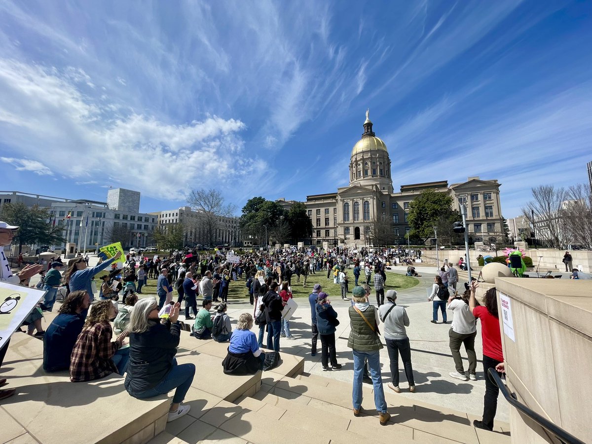 aliocohen's tweet image. Atlanta stands up for science @SenOssoff @ReverendWarnock @BrianKempGA #StandUpForScience #StandUpForScience2025