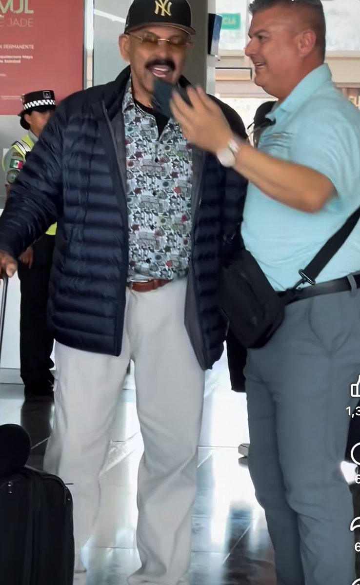 Se juntaron “El diablo de la salsa” 😈🎵 y “Pancho Ponches” 🍫⚾️.

<a href="/OscarDLeon/">Oscar D' Leon</a> se presentó en Campeche, dentro de las fiestas del carnaval y cual fue mi sorpresa al ver un video del venezolano, que a su llegada se encontró con una estrella del béisbol mexicano, <a href="/panchoponches20/">Francisco Campos M.</a>.