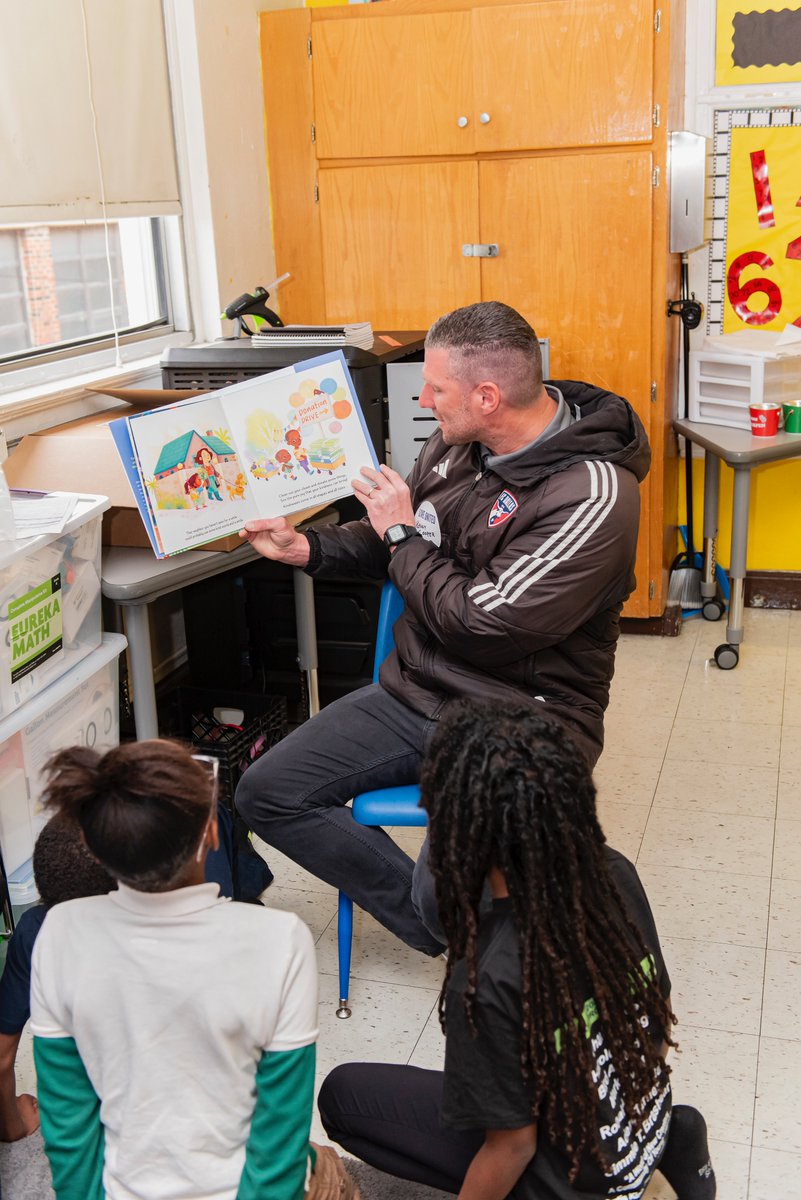 jenhsampson's tweet photo. What a #GOAL to have @kennycooperjr join our exceptional team of volunteers for @UnitedWayDallas Reading Day to foster a love for reading! @FCDallas @TheGinaMiller 💙
#ReadingDay2025 #100YearsofImpact #LiveUnitedNTX https://t.co/rckqZ3AGVB