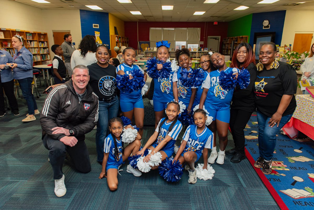 jenhsampson's tweet photo. What a #GOAL to have @kennycooperjr join our exceptional team of volunteers for @UnitedWayDallas Reading Day to foster a love for reading! @FCDallas @TheGinaMiller 💙
#ReadingDay2025 #100YearsofImpact #LiveUnitedNTX https://t.co/rckqZ3AGVB