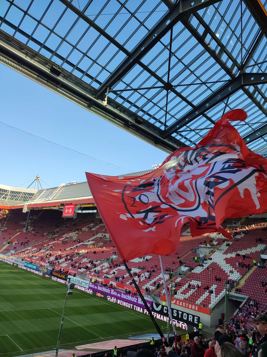 #FCKELV Gerechtes Unentschieden auf Grund der 2 Halbzeiten. Würde mir nur manchmal wünschen das unser Trainer früher wechselt.