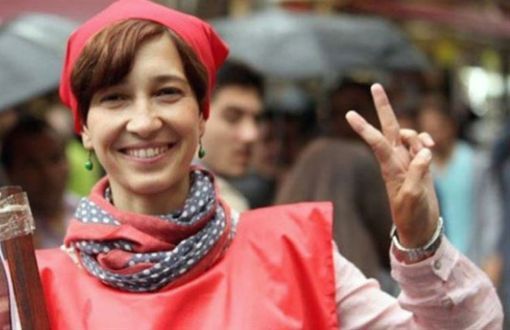 "Yaşamak Direnmektir"
Nuriye Gülmen ve tüm Emekçi kadınlarımızın 8 Mart Dünya Emekçi Kadınlar Günü Kutlu Olsun. <a href="/nuriye_gulmen/">NURİYE GÜLMEN'E ÖZGÜRLÜK!</a>