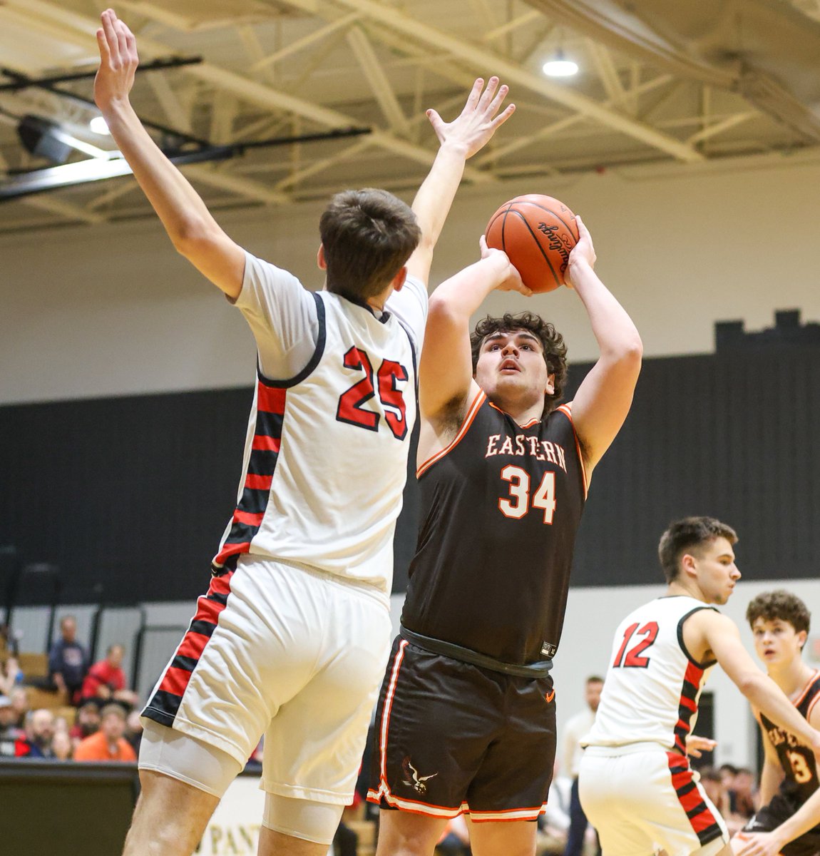 Take a look at 📸 (via <a href="/dw1509/">Derrick Webb</a>) from <a href="/EPEaglesSports/">Eastern (Pike) Athletics</a>' win over Cardington-Lincoln on Wednesday, presented by <a href="/GloFiber/">Glo Fiber</a>.

FULL GALLERY: sosportsauthority.smugmug.com/BOYS-HOOPS/Win…