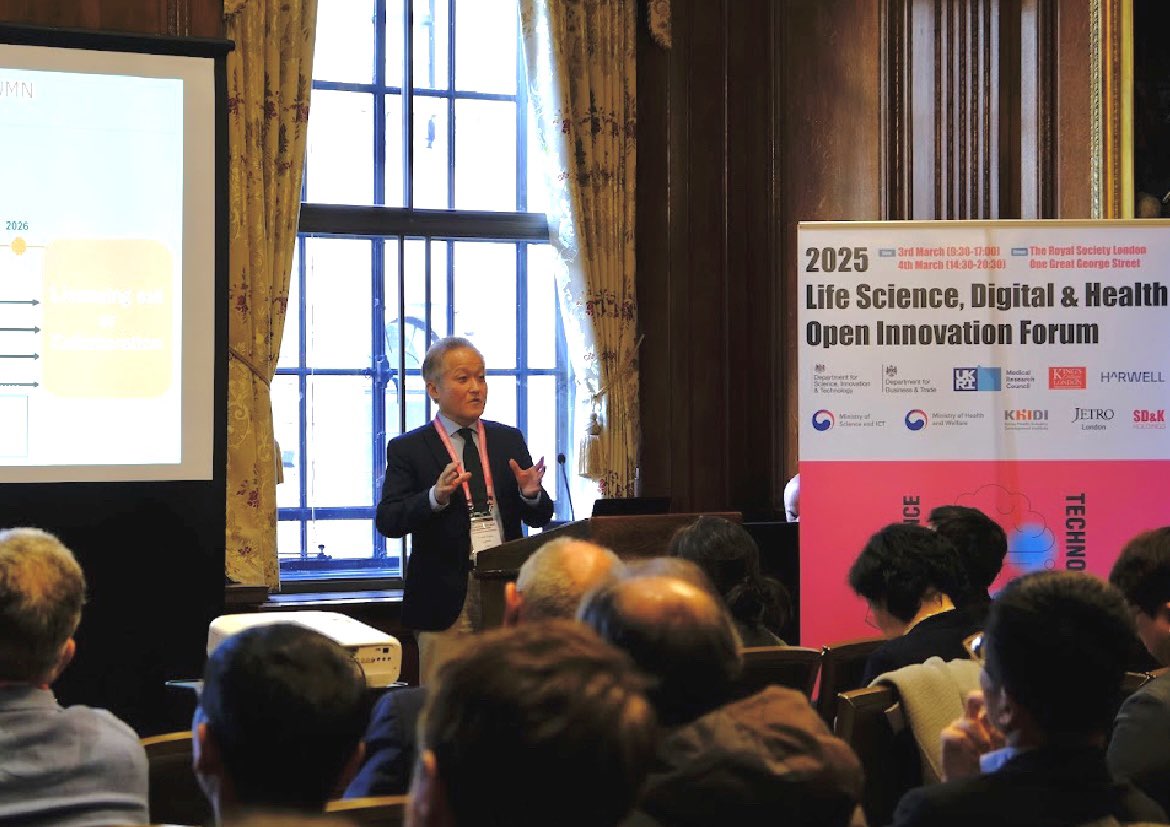 ChoLab_Synapse's tweet image. CogNano🇯🇵 introduced #AI based #DrugDiscivery with a large-scale VHH (nanobody) dataset for #Oncology #Alzheimers (Abeta/Tau) and beyond. Smart epitomics using bar-coded structure probe. 🤩 @KingsCollegeLon @UKDRI @UKinJapan @biztradegovuk @lifearc1