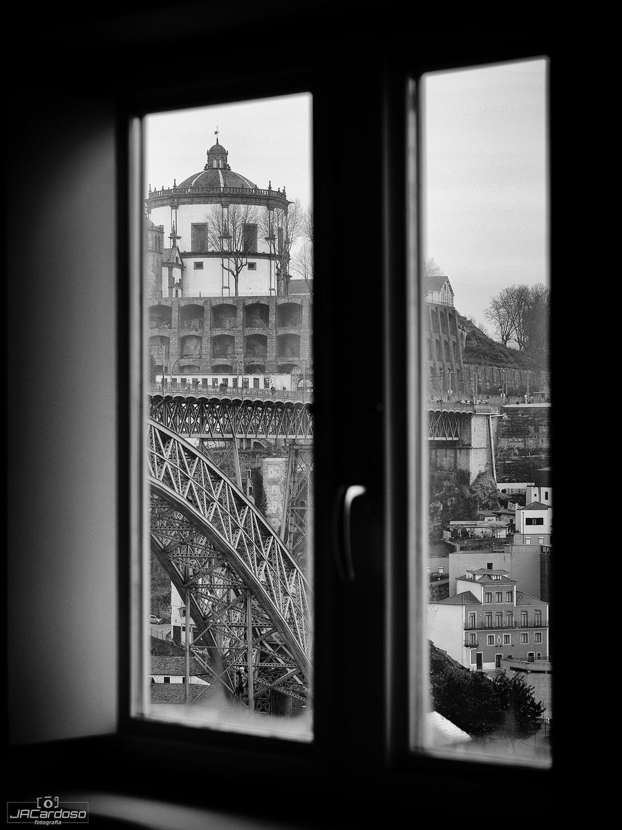 Jacardoso3's tweet photo. Porto #streetphotography https://t.co/4xiD0mwswr