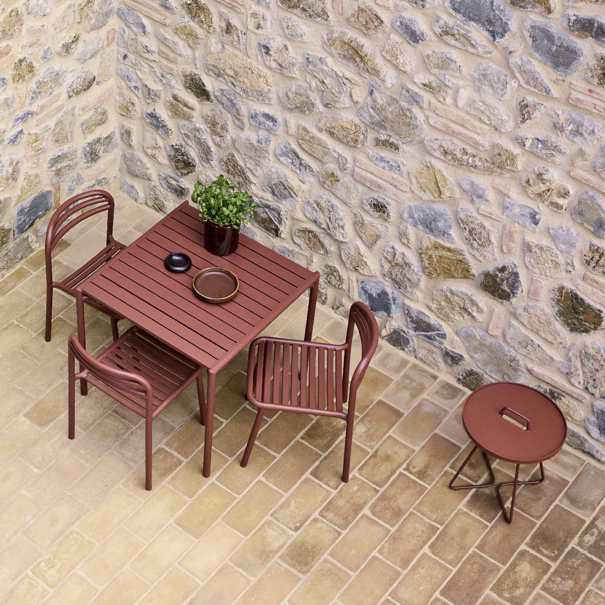 Encompassco's tweet photo. Experience BLISS outdoors 🌻🐝🌿☀️ Chic, curvy, comfy &amp; tactile garden dining furniture made in super-strong aluminium

https://t.co/NChzKP8WUU

#GardenInspiration
#GardensUK
#GardenDesignUK
#GardenIdeas
#ModernGardensUK
#ModernFurniture
#OutdoorChic
#OutdoorLuxury
#LuxuryLiving https://t.co/H5facsFg5T