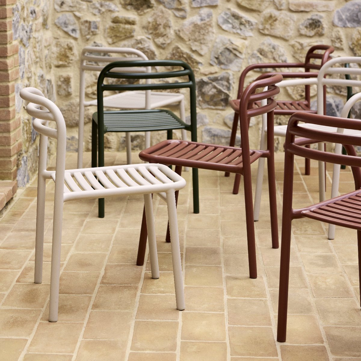 Encompassco's tweet photo. Experience BLISS outdoors 🌻🐝🌿☀️ Chic, curvy, comfy &amp; tactile garden dining furniture made in super-strong aluminium

https://t.co/NChzKP8WUU

#GardenInspiration
#GardensUK
#GardenDesignUK
#GardenIdeas
#ModernGardensUK
#ModernFurniture
#OutdoorChic
#OutdoorLuxury
#LuxuryLiving https://t.co/H5facsFg5T