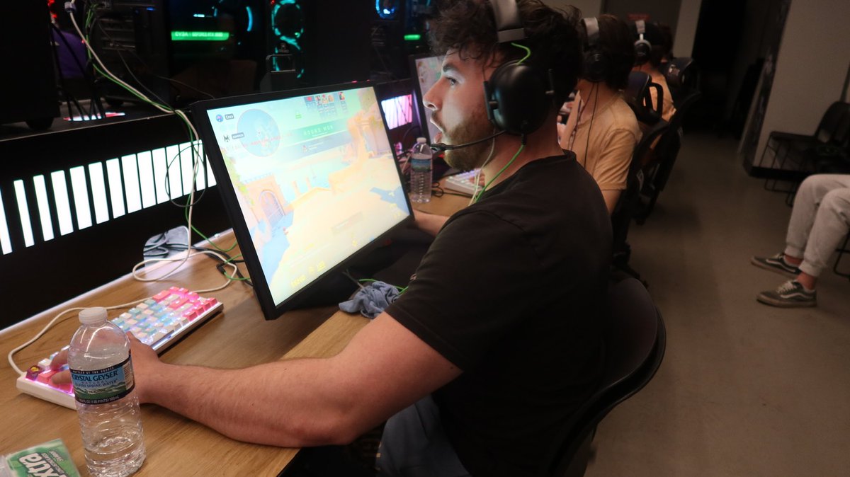 Enzo_Cs2's tweet image. LFT S53 ADV+⚠️ Star Rifle/rotate

Vocal rifler /Secondary caller who actively brings new ideas to practice and is willing to listen and grow. I feel very confident in my abilities and work hard to gain consistency 

Looking for a more structured yet loose flowing team to grind…