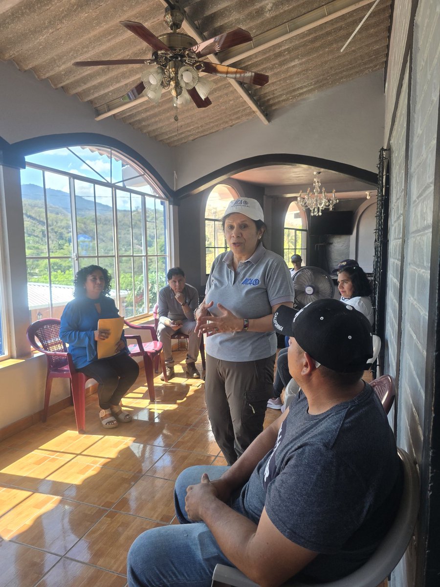 iica_sv's tweet photo. En esta gira contamos con la presencia de Doña María Febres @mariafebres2 Representante de IICA en Costa Rica #AGROINNOVA #SAFM @IICAnoticias @IICA_Costa_Rica https://t.co/TzDANOQJiw
