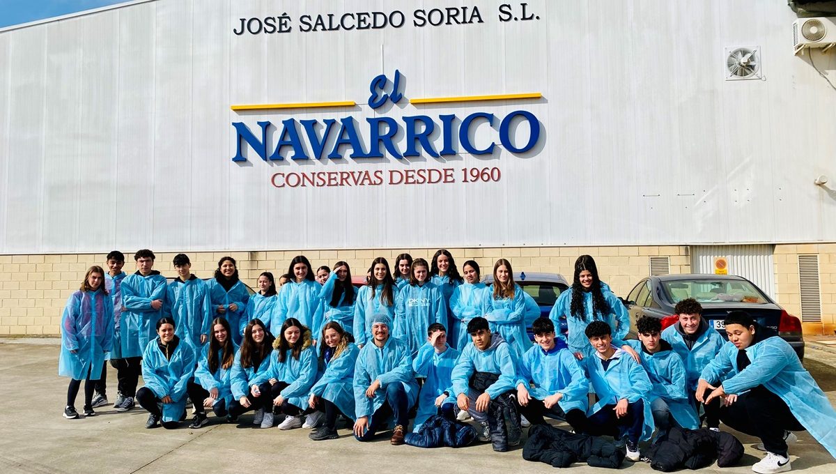 🧑‍🎓👩‍🎓 'La Empresa Familiar en las Aulas' | Estudiantes del IES EGA de San Adrián descubren el espíritu de Conservas El Navarrico 

👉 Previamente, los alumnos participaron en una chala ofrecida en su instituto por la responsable de Marketing y Comunicación. adefan.es/estudiantes-de…