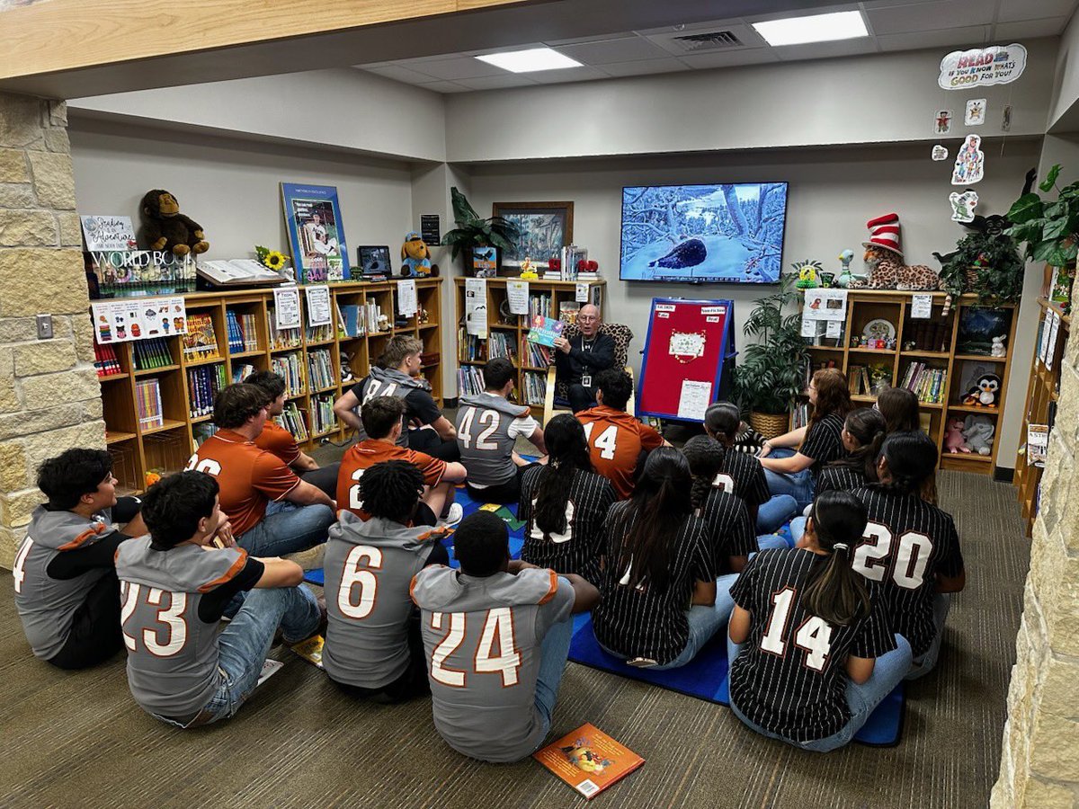 AlvinISD's tweet photo. You’re never too old to enjoy a good book!
#ReadAcrossAmerica #GreatDayofReading https://t.co/aGvubZUf6G