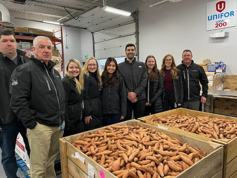 UnitedWayWECK's tweet photo. This week, the incredible team at Windsor Assembly Plant showed their local love by packing fresh produce and prepping food bags for the week.  Thank you for continuing to support local families across Windsor-Essex County! 💙👏 https://t.co/8lWrdO2wfj