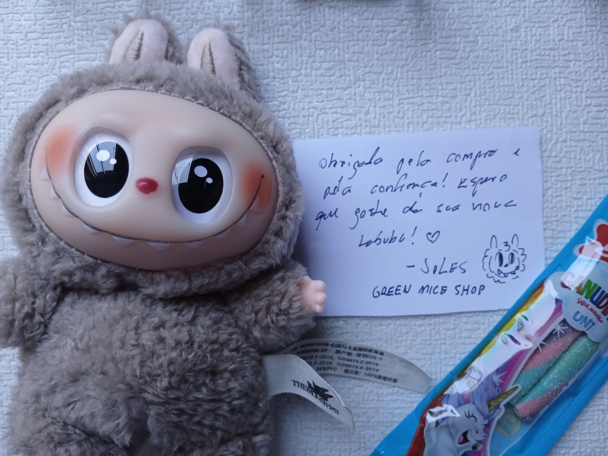 feedback positivo para <a href="/greenmiceshop/">Green Mice Shop 🍏🐀</a> que trouxe essa labubu LINDISSIMA, o processo de compra foi super tranquilo e chegou tudo certinho! muito obgda 🩵
