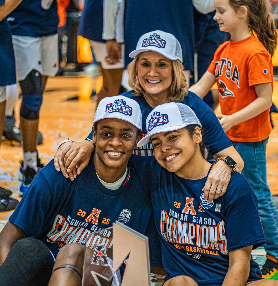 #UTSA women’s basketball conference awards: 

Jordyn Jenkins : AAC Player of the Year 

Nina De Leon Negron: 
AAC Newcomer of the Year 

Karen Aston: AAC Coach of the Year 

LEGENDARY 🤙