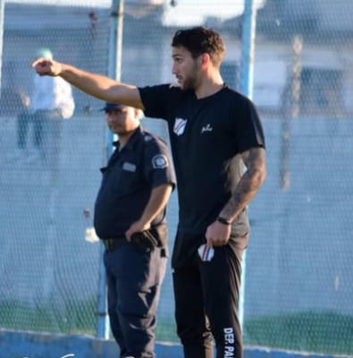 ElAscensox3's tweet photo. 🗣 Santiago Fleitas, nuevo DT de Centro Español en #Ax3
"Actualmente esta muy fuerte lo de las apuestas y de que los jugadores van para atrás. Es un tema "Taboo" que no tiene que serlo porque es algo que está pasando en el futbol del ascenso y yo estoy en contra de eso".
📻 RADIO SPLENDID AM 990.
👤 @DanielCacioli