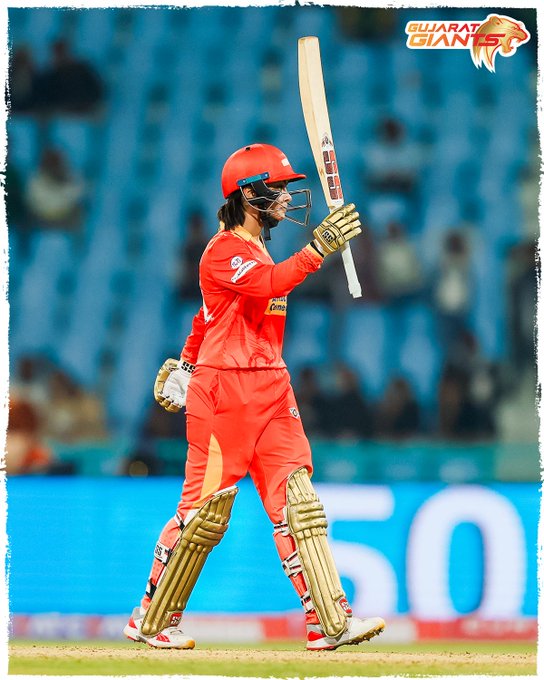 7️⃣0️⃣* from Harleen Deol as she leads Gujarat Giants in the 178-run chase and to a memorable win over Delhi Capitals 👏👏 📹 Credits: Twitter/Giant_Cricket