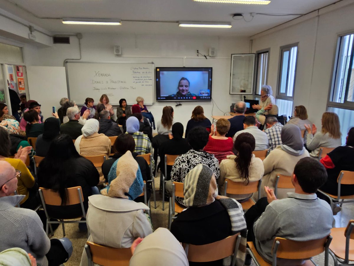 CfaCornella's tweet photo. Avui, vigília del #8M, hem organitzat un acte amb la periodista del @diariara @cristinamas_ i el testimoni d'una activista feminista palestina, en directe des de #Cisjordània. Les seves paraules ens han corprès,però són un exemple de lluita alliçonadora. @igualtatcat @educaciocat https://t.co/13Q6gYDPeV