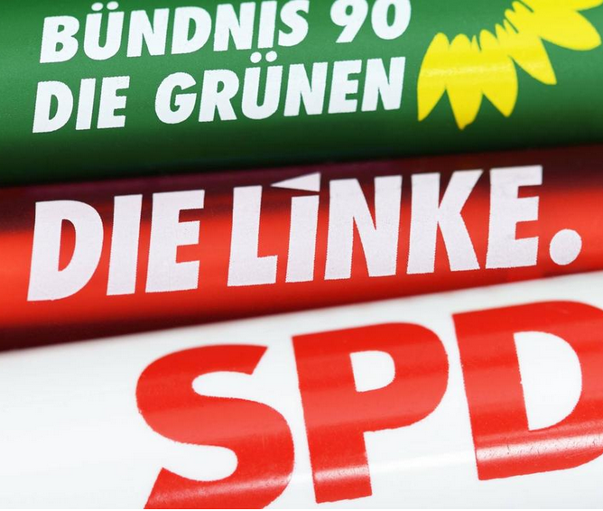 SHomburg's tweet photo. Spieltheorie ...
1. Sondierung klappt in letzter Sekunde
2. Politiker ändern GG, sichern sich 1 Bio. Euro
3. SPD lässt Verhandlung scheitern - Neuwahl!
4. Union kann Spender und Wähler wegen Wahlbetrugs nicht mobilisieren
5. Pistorius wird Bundeskanzler unter Rot-Rot-Grün

Hintergrund: Aus Sicht der SPD ist diese Strategie rational. Unionswähler sind nicht nur über Schulden-Tsunami und Wahlbetrug enttäuscht, sondern vor allem über den Mangel an strategischem Denken:

Wie soll ein Friedrich Merz, der vor der Wahl Optionen ohne Not aus der Hand gab und sich dadurch erpressbar machte, deutsche Interessen wirksam gegenüber Russland, USA oder China vertreten? Wer sich von Esken und Klingbeil abkochen lässt, wird bei Putin, Trump und Xi ein höchst trauriges Bild abgeben.

Es stimmt zwar, dass Unionswähler auch zur AfD wechseln werden. Dadurch kommt diese aber nicht über 50%. Meist wechseln Unionswähler zur SPD, so dass diese wieder hinzugewinnt und gemeinsam mit statischen Grünen und einer ohnehin im Aufwind befindlichen Linken die Mehrheit erringen kann.

Der Clou: Rot-Rot-Grün herrrscht dann über 1 Bio. Euro für „Infrastruktur” wie Klimaprojekte und NGOs. Die Union mag über solche Verschwendung klagen, aber das nimmt ihr nach dem Sündenfall niemand mehr ab.
