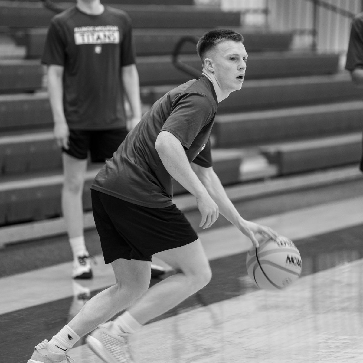 Illinois Wesleyan Basketball tweet media