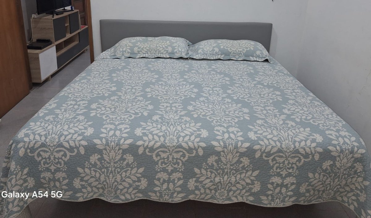 Buenaas, una amiga está vendiendo sus cosas por viaje. 

Todo está súper bien cuidado y sus precios son una ganga. 

En este hilo, podés ver los productos y sus precios. 

Tu consulta al WhatsApp 0991 929526 no molesta.
 
Empecemos por la cama 2x2 a G. 2.500.000

¡Por favor RT!