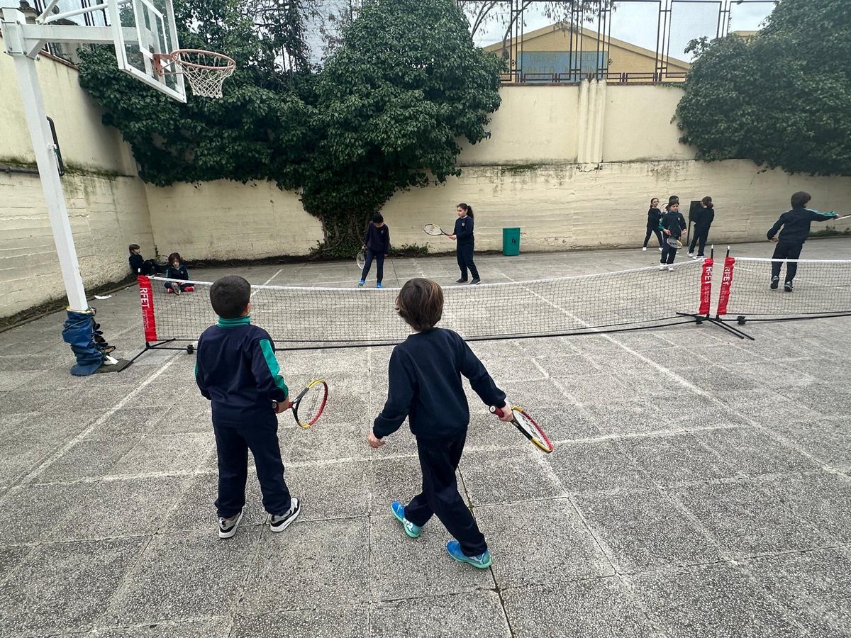 FedExtTenis's tweet photo. También hemos comenzado el Programa “conoce mi deporte” dentro de #PROADES 2025, destinado a que los escolares extremeños conozcan el #TouchTennis, el primer centro ha sido el CEIP Santa Teresa de Badajoz con los alumnos de segundo de primaria. @jovendeportEXT
@pablotrejo94 https://t.co/WZhFWOnV6N