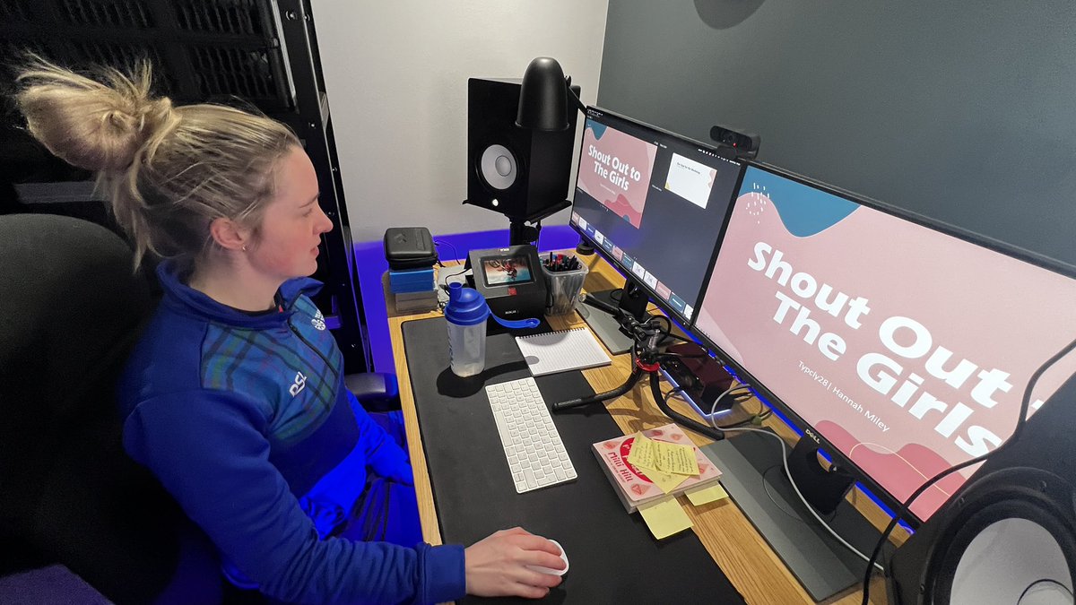 COSCSWIM's tweet image. In February, COSC younger female swimmers attended a workshop delivered by Hannah Miley @smiley8889 about managing their period during training and competitions. Thank you Hannah! 
#arena #swimming #aquatics #sayperiod #femaleathletes #hannahmiley #oxford