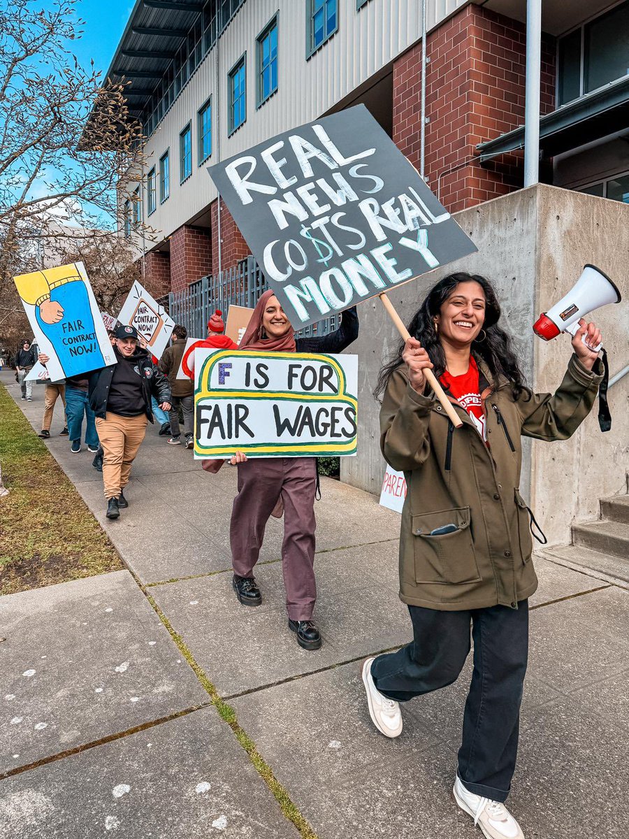 Yesterday we used our lunch break for an informational picket while @cascadepbsnews was giving donors a tour of the building. We hope they can hear us loud and clear: We’re not going to stop until we get the #FairContract we deserve.