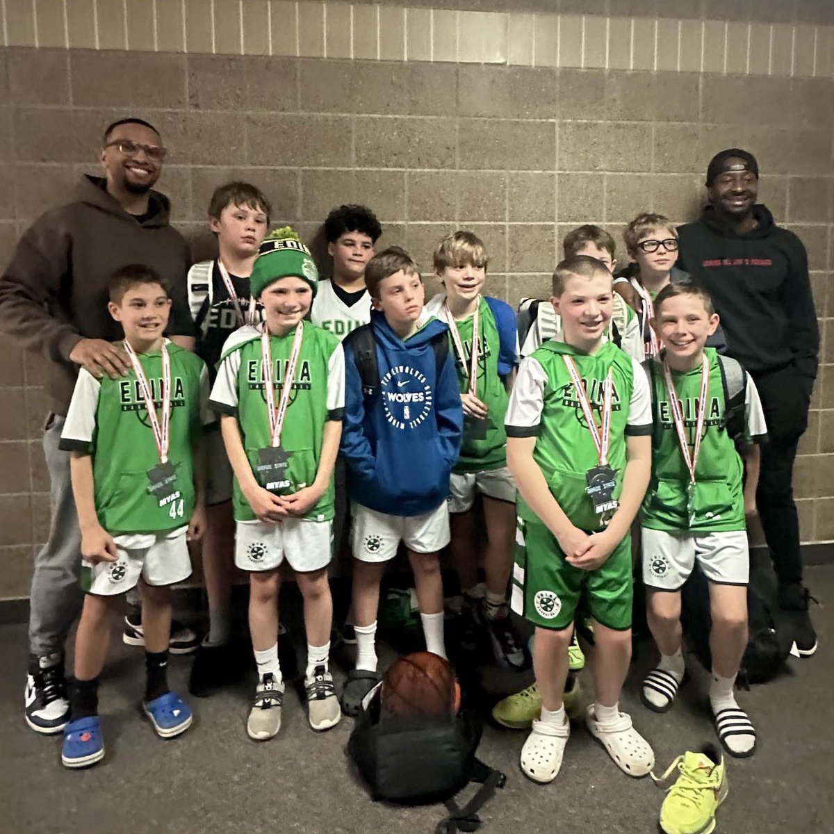 Edina B5 White took 2nd at State last weekend. Congratulations! 🐝🏀🙌