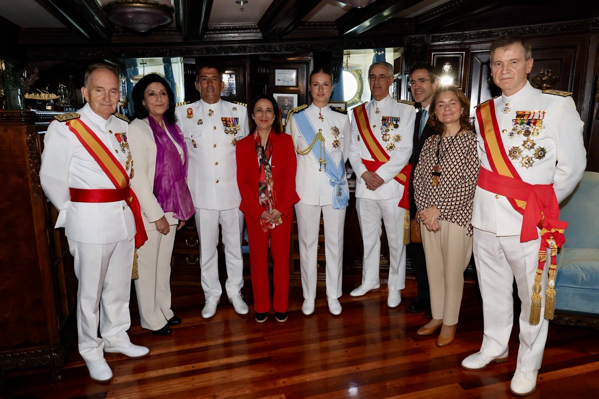 La Princesa de Asturias, abanderada en la jura de bandera de españoles residentes en Uruguay celebrada durante la escala del Buque Escuela “Juan Sebastián de ElCano” en Montevideo.

➡️casareal.es/ES/actividades…