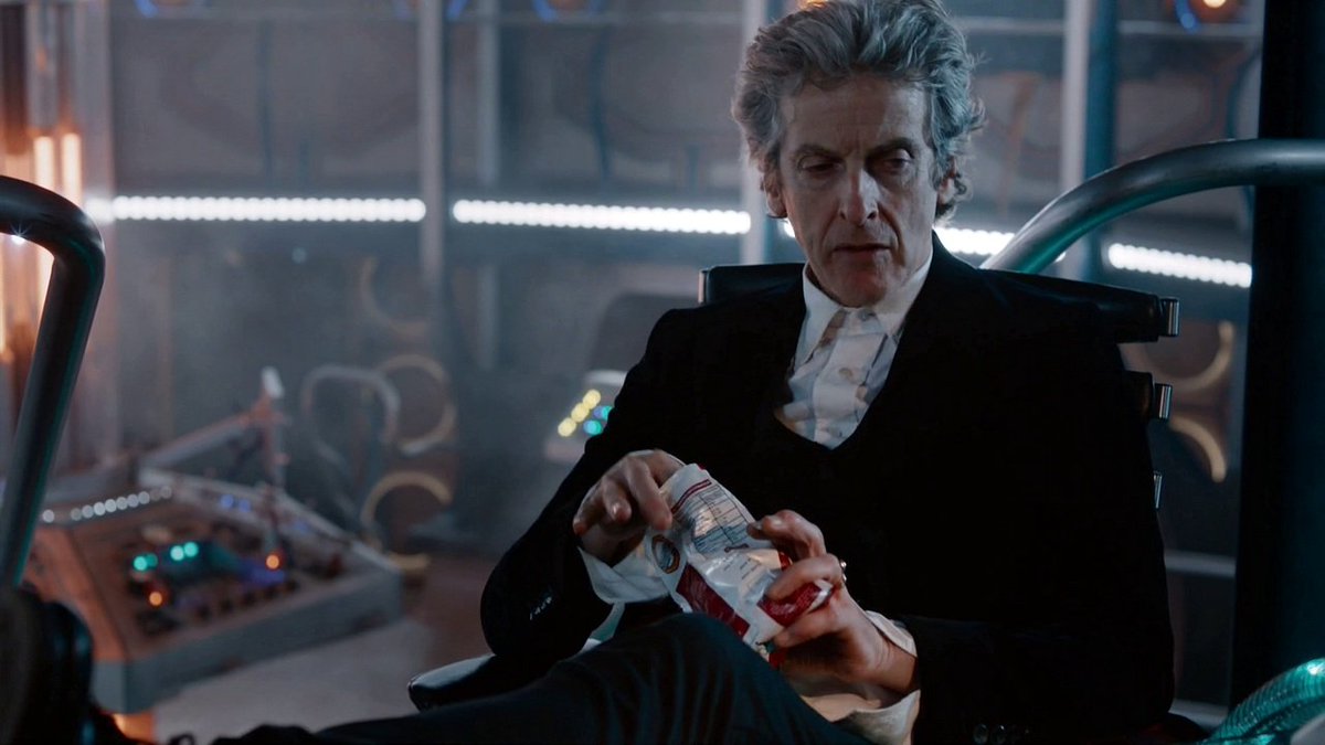 why's he so me?? like.. just sitting there.. eating a packet of crisps? 😭😭 #DoctorWho