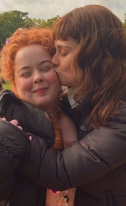 it’s women’s day so here is a thread of every woman centered relationship representation in media that i resonate with: