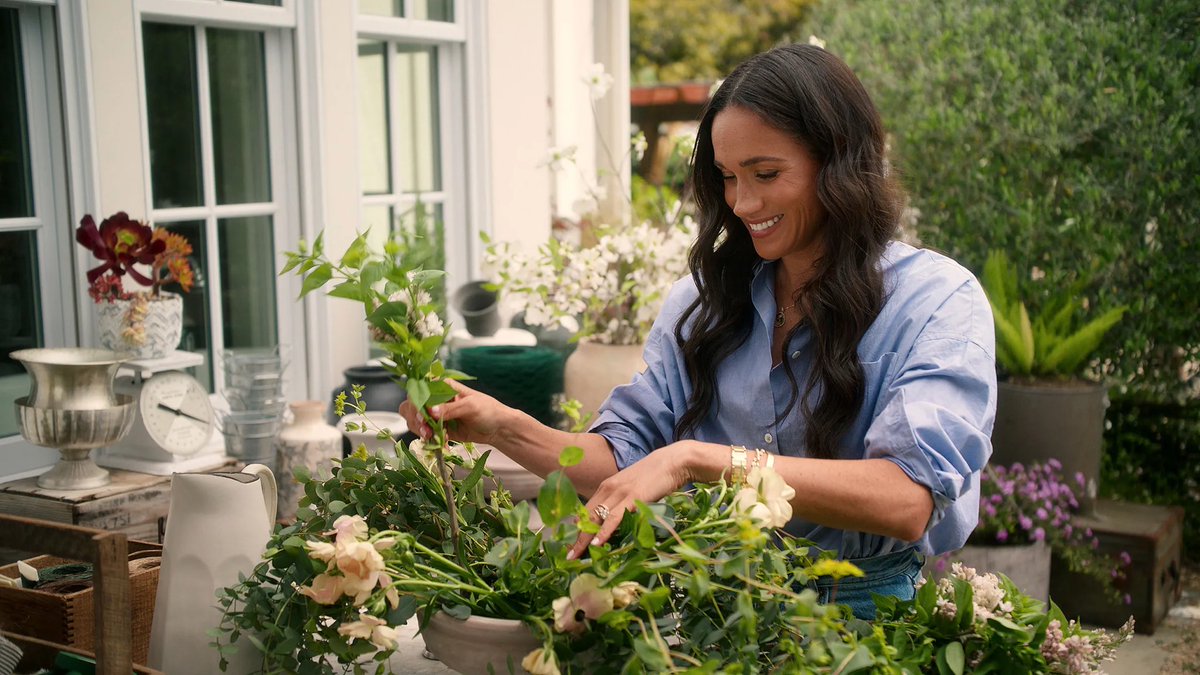 FilmUpdates's tweet photo. ‘WITH LOVE, MEGHAN’ has been renewed for season 2 at Netflix. https://t.co/3nolRYLdgZ