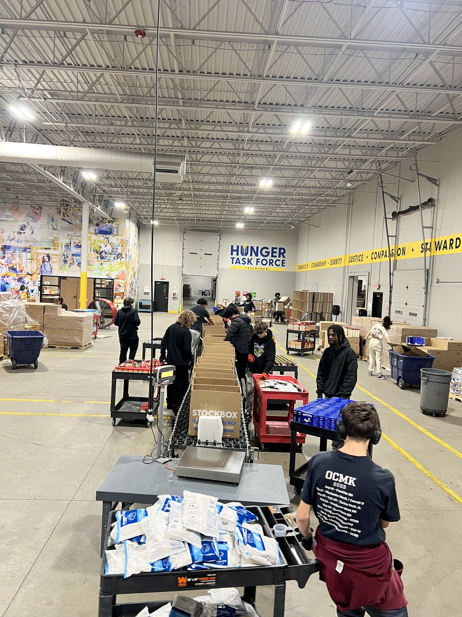 RoundTableOC's tweet image. Cohort #4 working hard to help the community today. @hungertaskforce @OCFSD