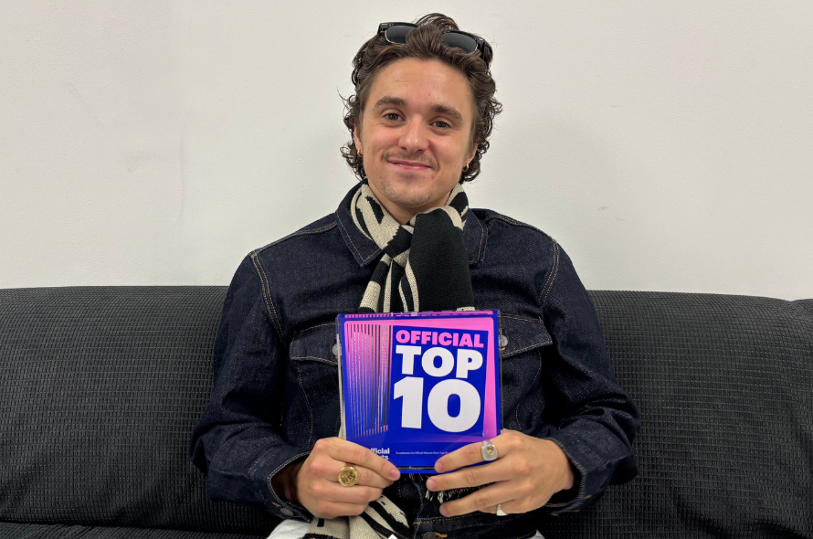officialcharts's tweet photo. "This is wild!" 🥹

Huge congratulations to #BradleySimpson (@TheVampsBrad), who celebrates his first solo Top 10 album with #ThePanicYears ❤️

Read more: https://t.co/2zBkH1kvzt https://t.co/gxKgBSNojd