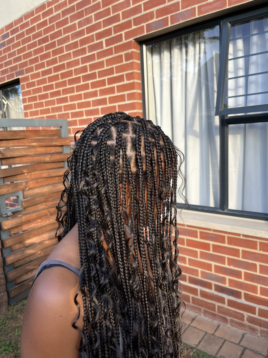 _reignsa's tweet photo. Medium width and Classic length 🥰

✨R750✨ incl hairpiece 

 📞076 843 5931
📍North, Johannesburg 

Our prices include the price of the hairpiece. A deposit of R150 is required to secure your appointment. 

#GirlTalkZa #housecalls #mobilesalon https://t.co/VA6OQ0l7dU