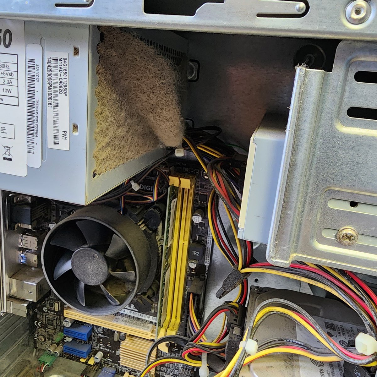 myriadcorp's tweet image. 🚨 PC Maintenance Alert!🚨  
Dust buildup = overheating, slow performance, &amp;amp; crashes! 🖥️💨 Our techs are keeping systems clean &amp;amp; running smoothly.  
Is your PC due for a cleanup? We’ve got you covered! 
🔗 [Book now](zurl.co/5aC2G)  

#TechCleanUp #MyriadTechnologies