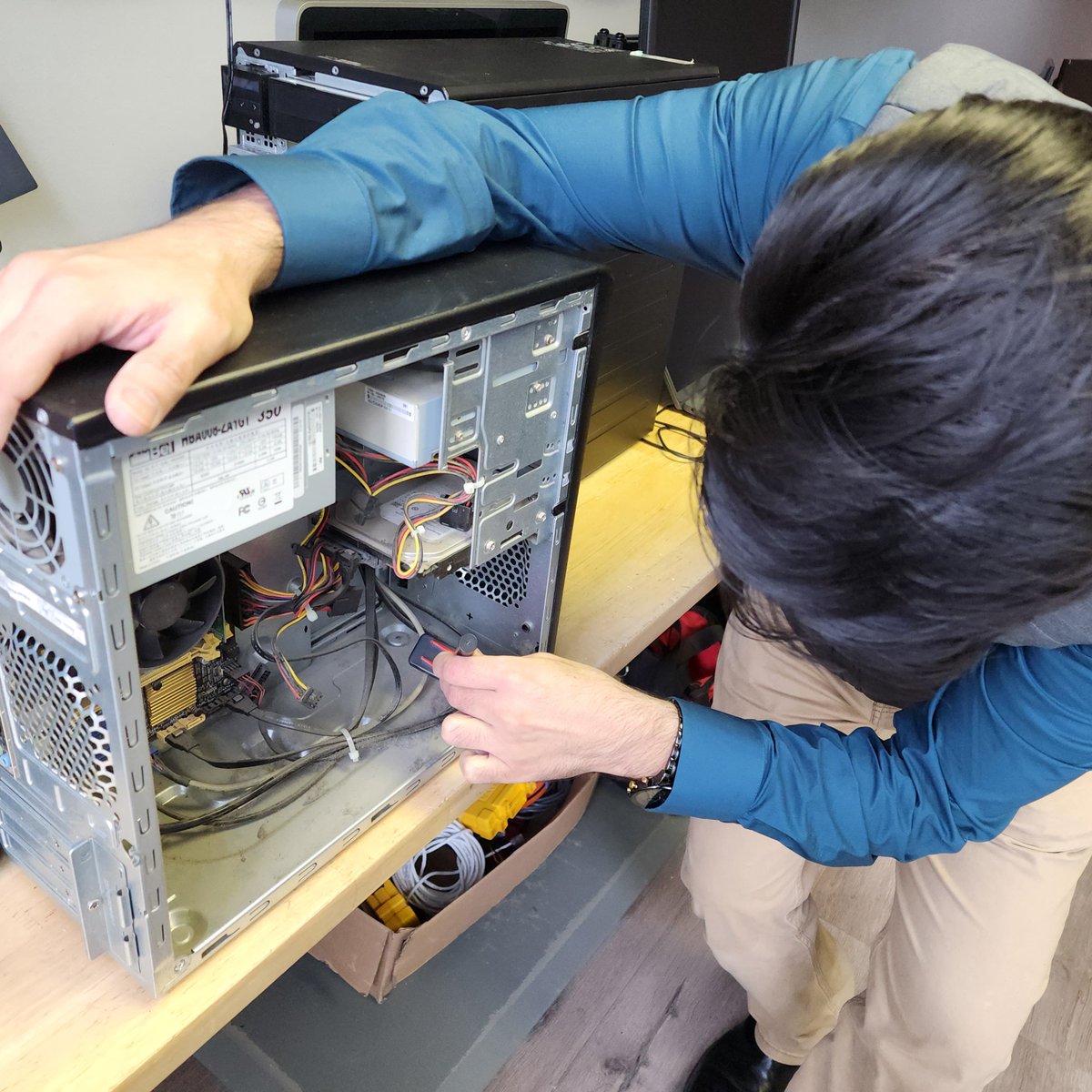 myriadcorp's tweet image. 🚨 PC Maintenance Alert!🚨  
Dust buildup = overheating, slow performance, &amp;amp; crashes! 🖥️💨 Our techs are keeping systems clean &amp;amp; running smoothly.  
Is your PC due for a cleanup? We’ve got you covered! 
🔗 [Book now](zurl.co/5aC2G)  

#TechCleanUp #MyriadTechnologies