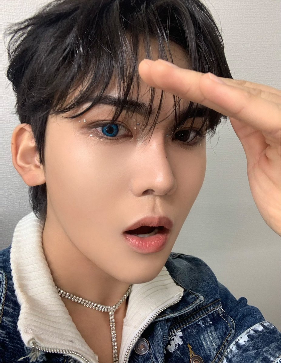 250307 — photo 📷 “Huh? My eyes My eyes! My EVOL are shining