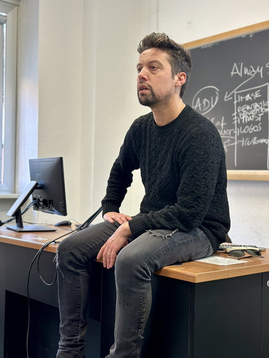 MasterMusica's tweet image. Cosa significa lavorare nel settore della musica live? Ne ha parlato oggi a lezione Francesco Negroni, promotion and marketing director @ Live Nation 3