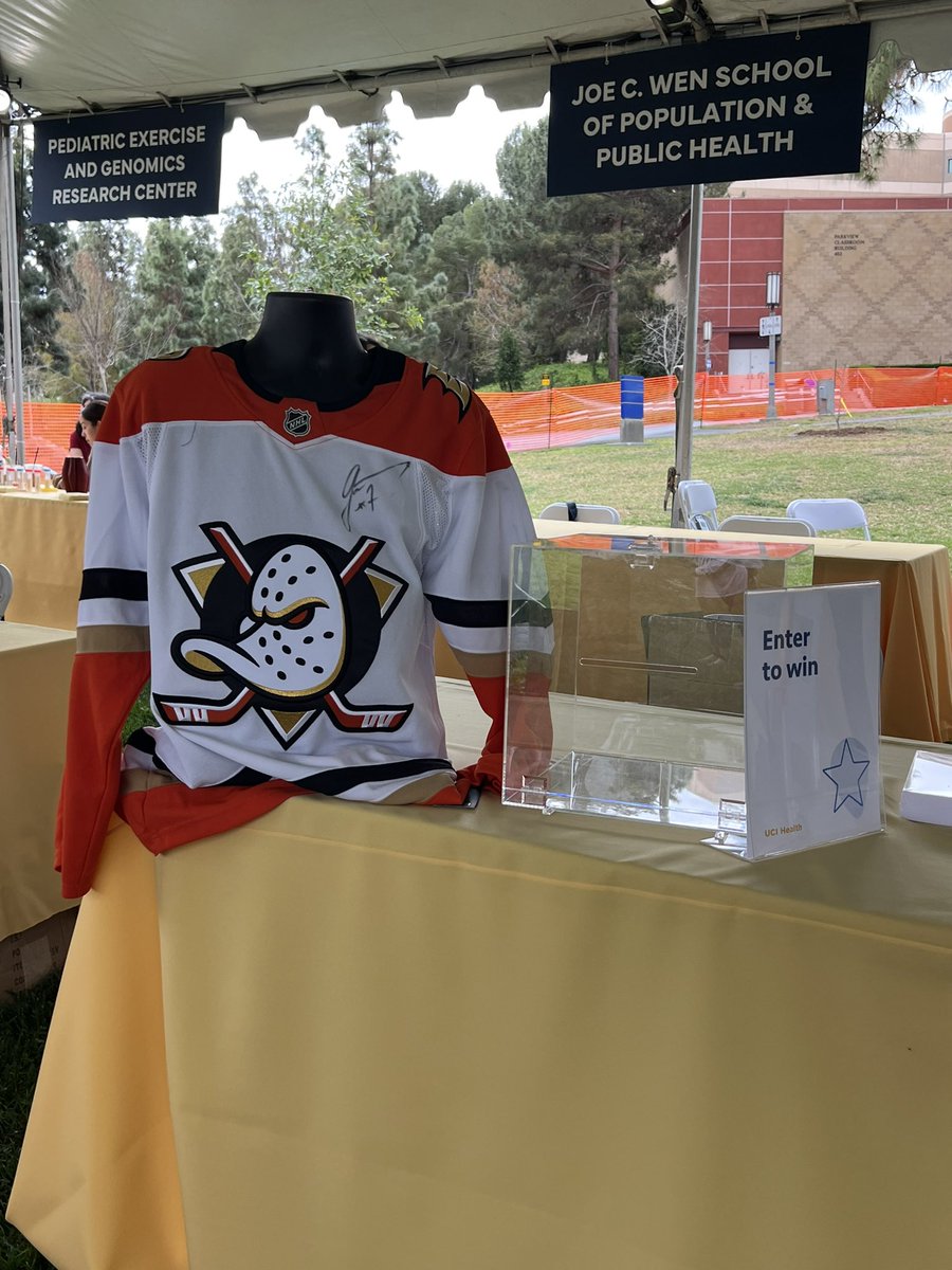UCIrvineCCR's tweet photo. The UCI Center for Clinical Research had a blast at the annual UC Irvine Homecoming, an Anteater Pride Campus Wide! 💙💛 https://t.co/x7thLsjvtV