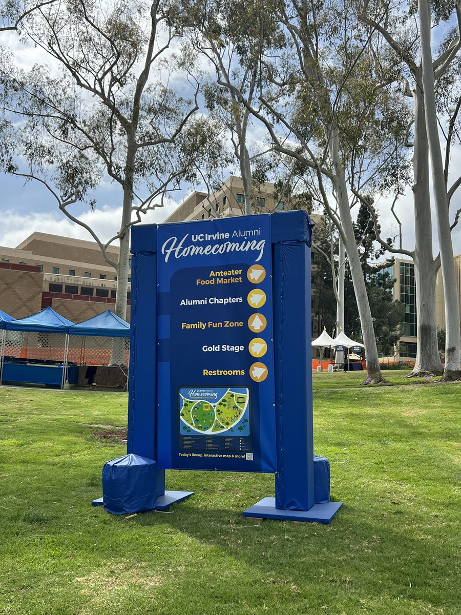 UCIrvineCCR's tweet photo. The UCI Center for Clinical Research had a blast at the annual UC Irvine Homecoming, an Anteater Pride Campus Wide! 💙💛 https://t.co/x7thLsjvtV