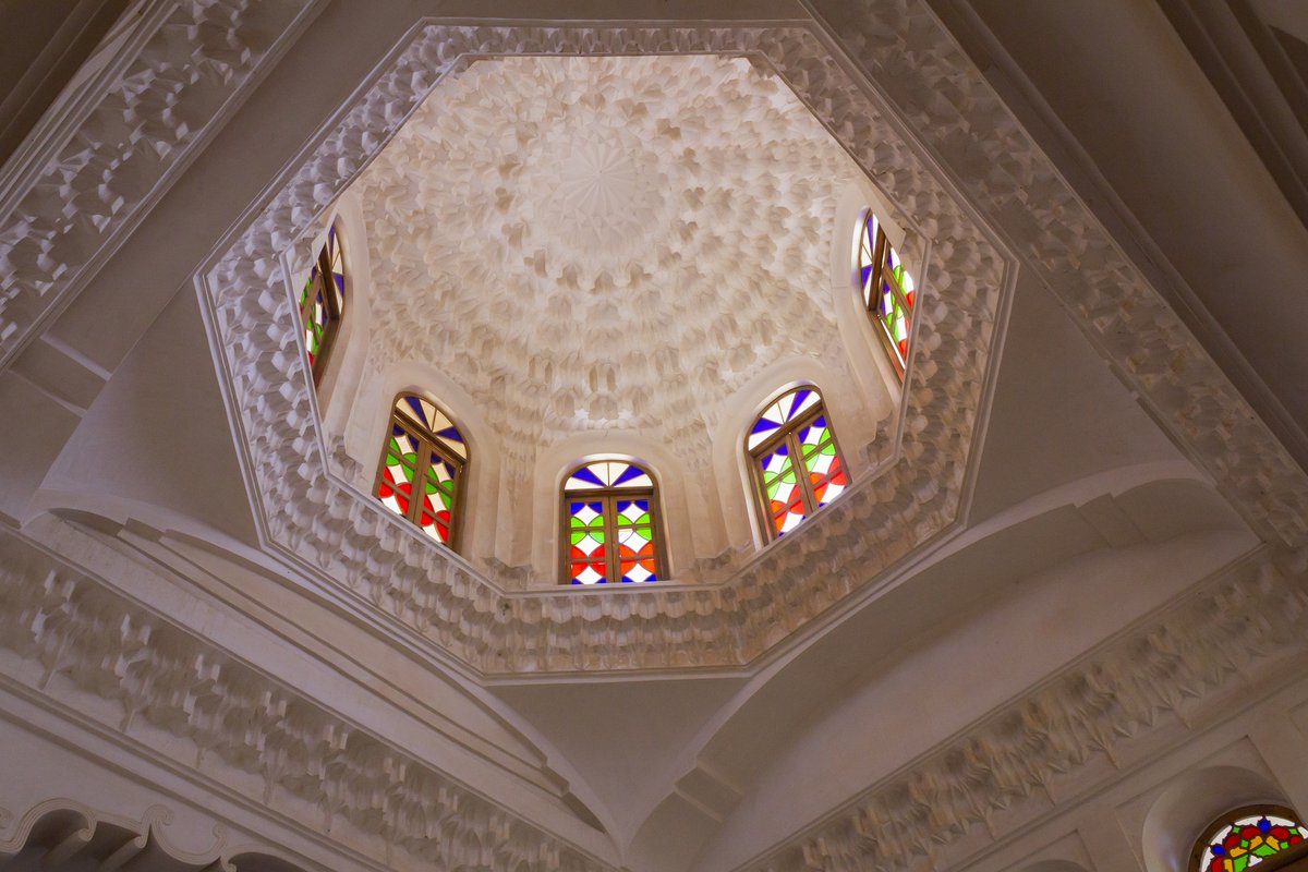 HHLumenist's tweet photo. A testament to Persian artistry, where light and space become poetry. Abarkouh, Yazd, Iran.
#persia #architecture #stainglass #stuccowork #yazd #iran #abarkouh #plasterwork #decoration #ornamental https://t.co/Lj7npzvXHE