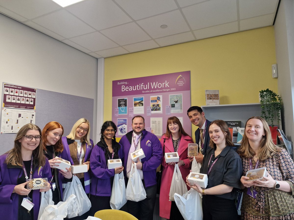 MissAli_RE's tweet image. Today, almost 50(!) members of staff volunteered to fast in solidarity of all our students fasting for Ramadan and Lent, each taking away their complimentary feast (with a special treat!)

A very, very wholesome day 💜💫